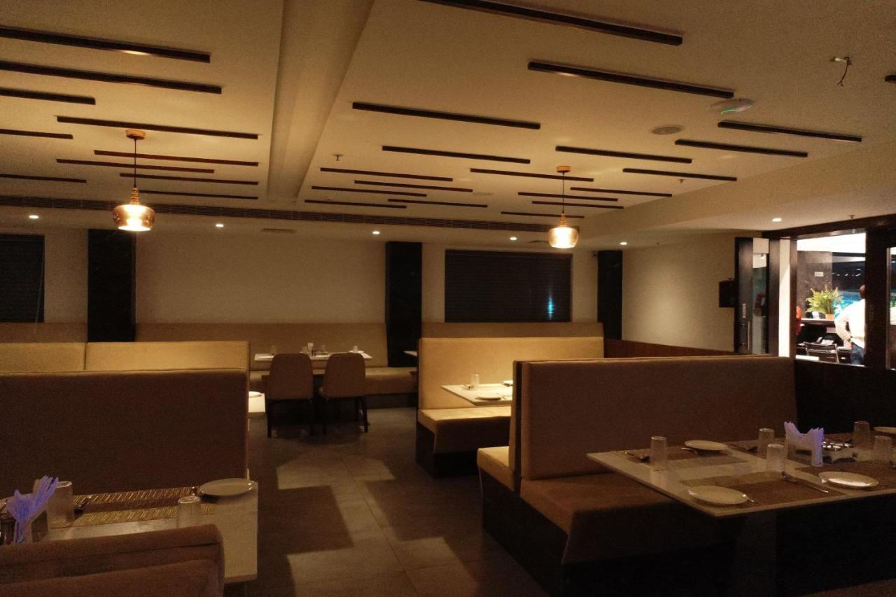 Sri Sri Sri Hotel Khammam Exteriér fotografie