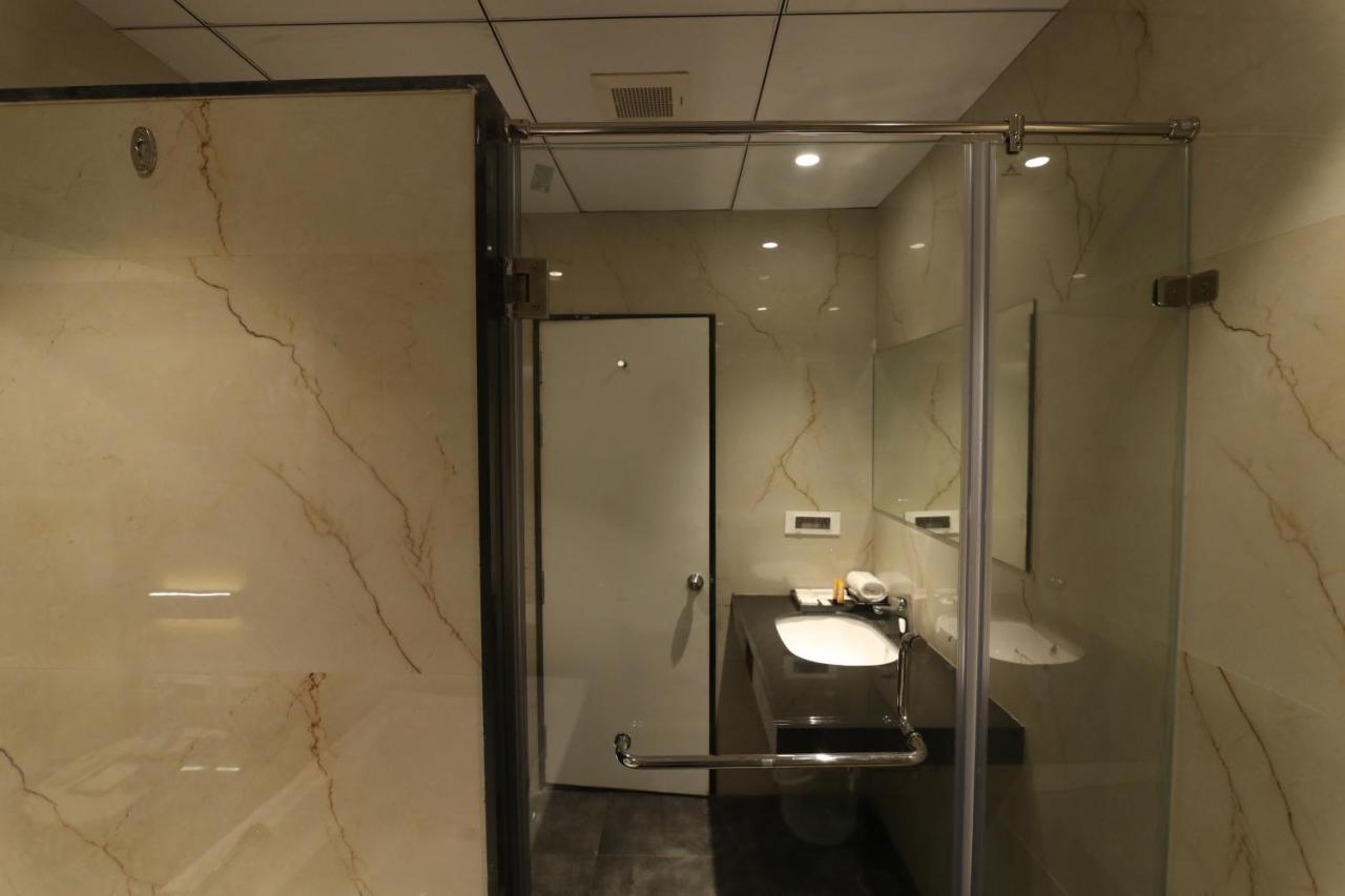 Sri Sri Sri Hotel Khammam Exteriér fotografie