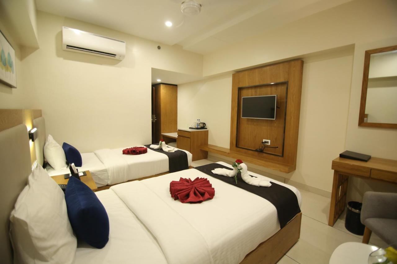 Sri Sri Sri Hotel Khammam Exteriér fotografie