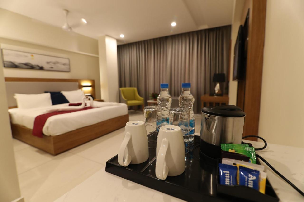 Sri Sri Sri Hotel Khammam Exteriér fotografie