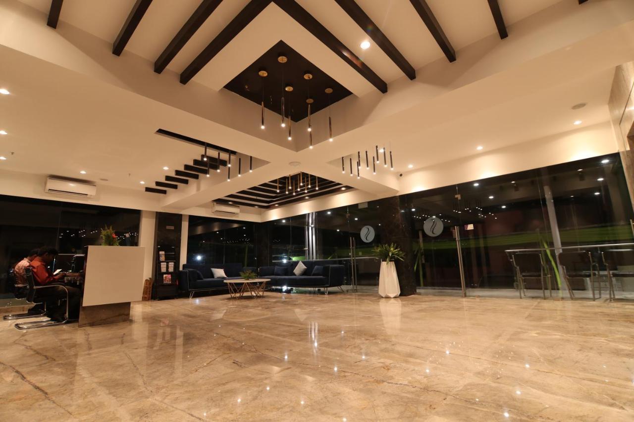 Sri Sri Sri Hotel Khammam Exteriér fotografie