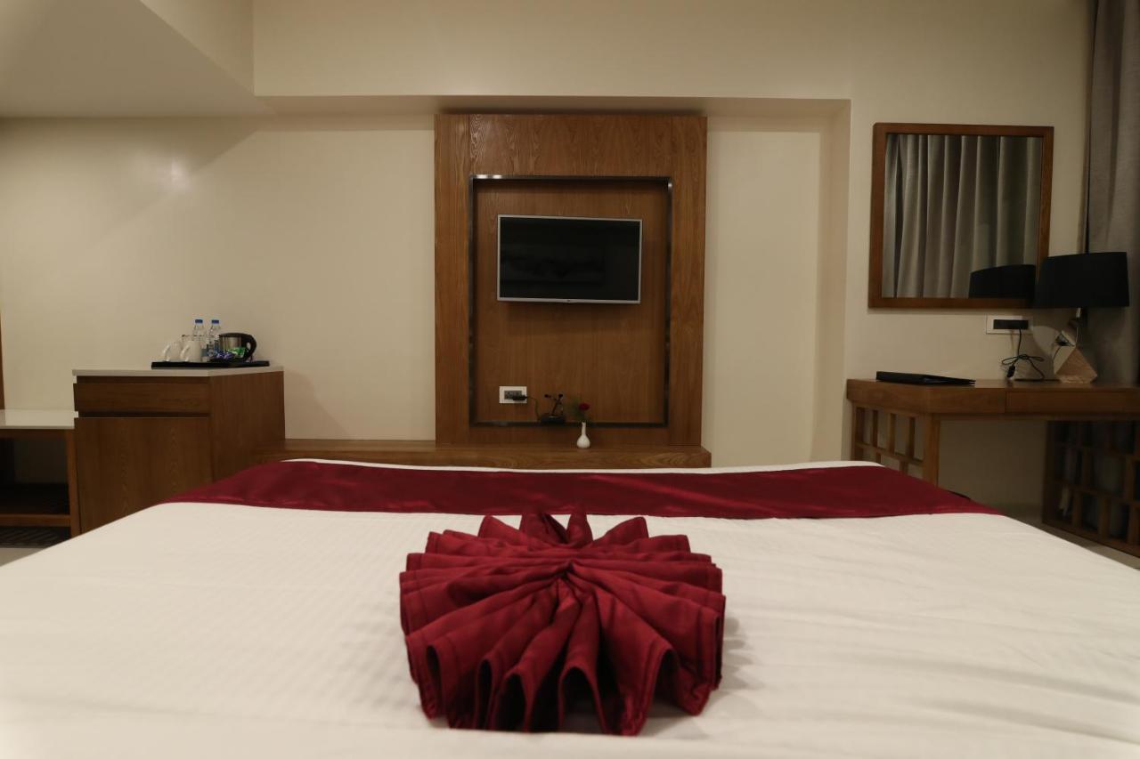 Sri Sri Sri Hotel Khammam Exteriér fotografie