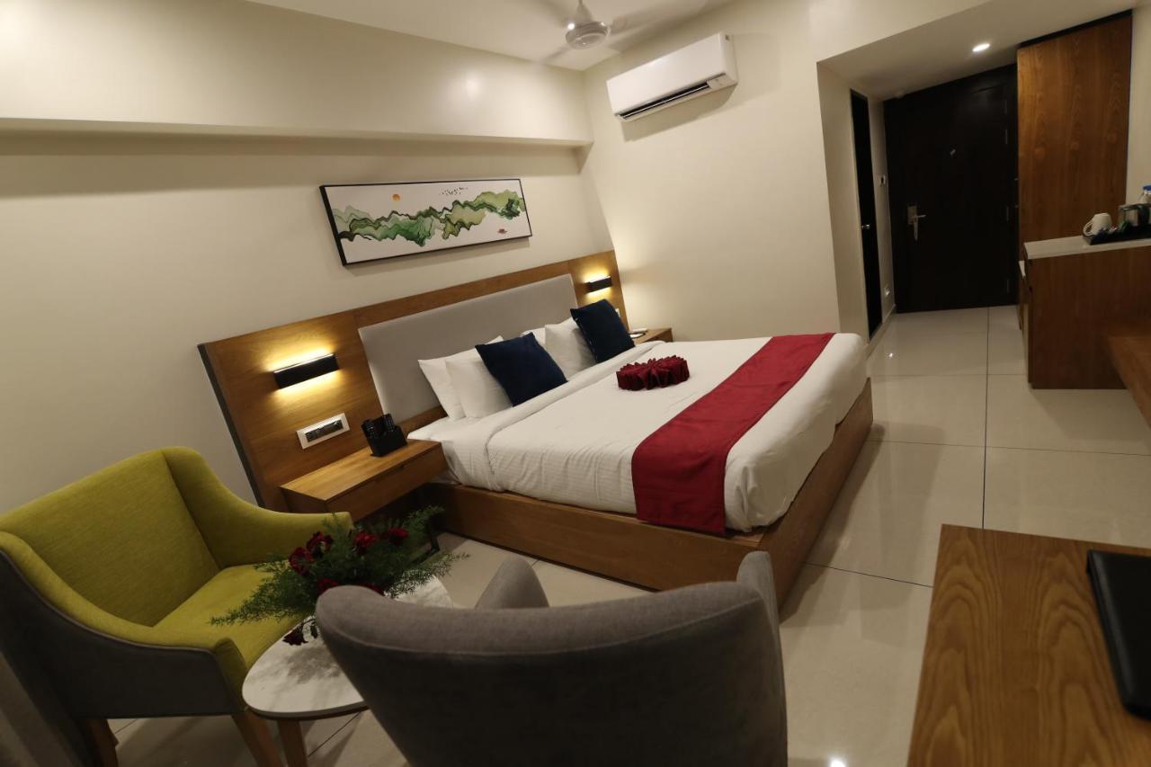 Sri Sri Sri Hotel Khammam Exteriér fotografie