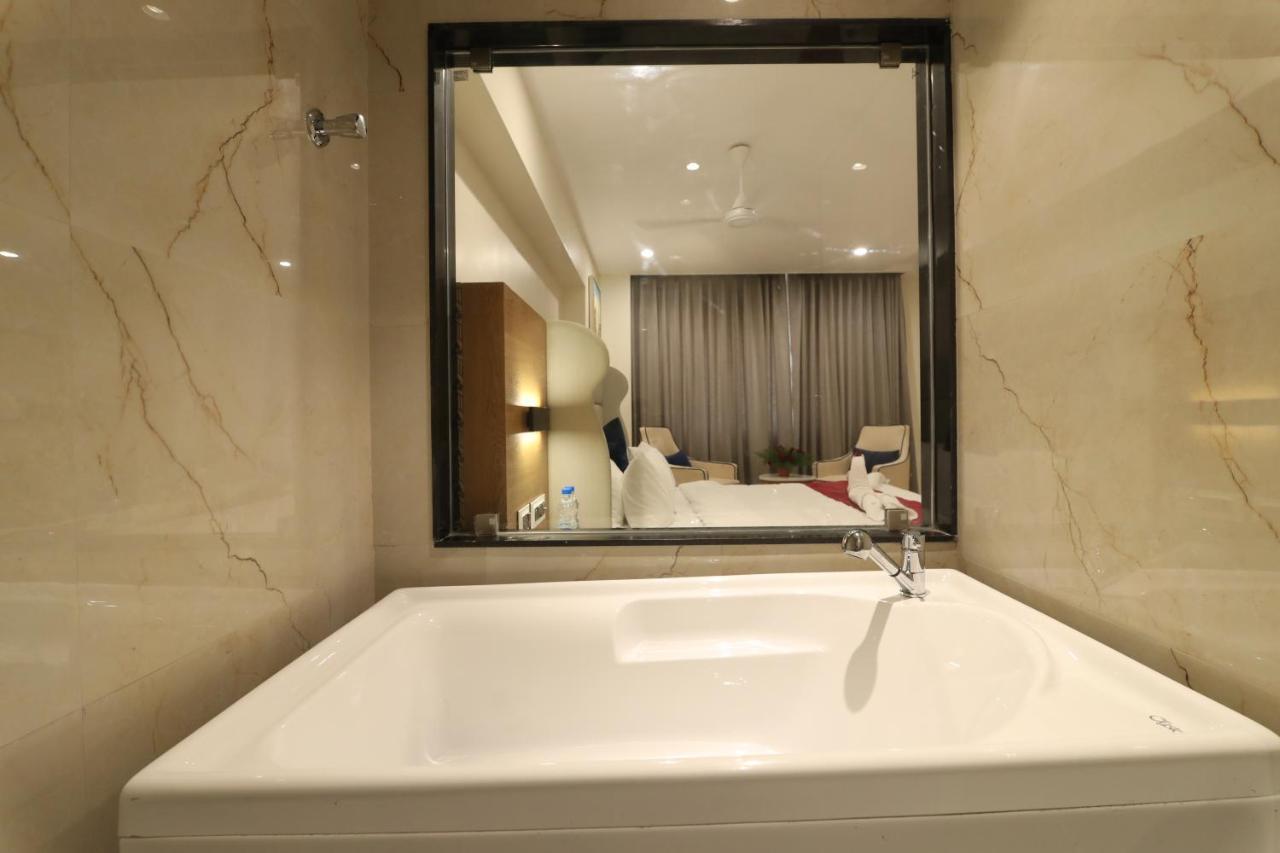 Sri Sri Sri Hotel Khammam Exteriér fotografie