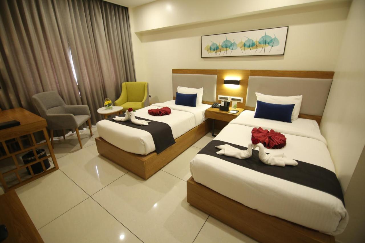Sri Sri Sri Hotel Khammam Exteriér fotografie