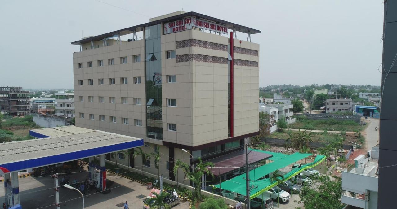 Sri Sri Sri Hotel Khammam Exteriér fotografie