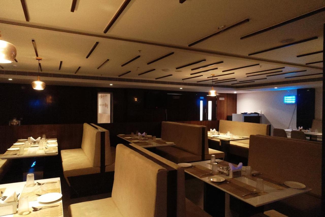 Sri Sri Sri Hotel Khammam Exteriér fotografie