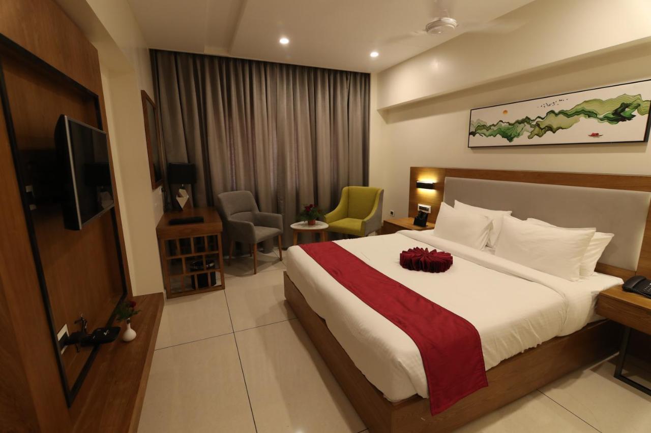 Sri Sri Sri Hotel Khammam Exteriér fotografie